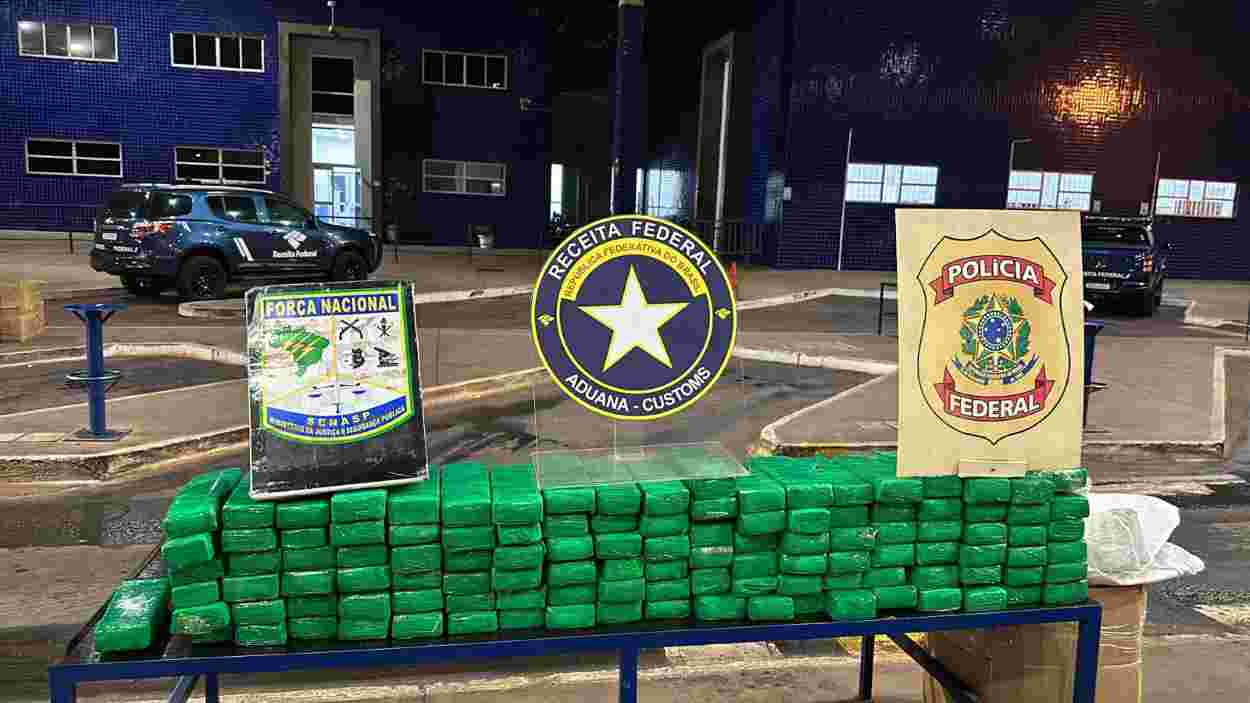 Dois homens são presos atravessando maconha na Ponte da Amizade