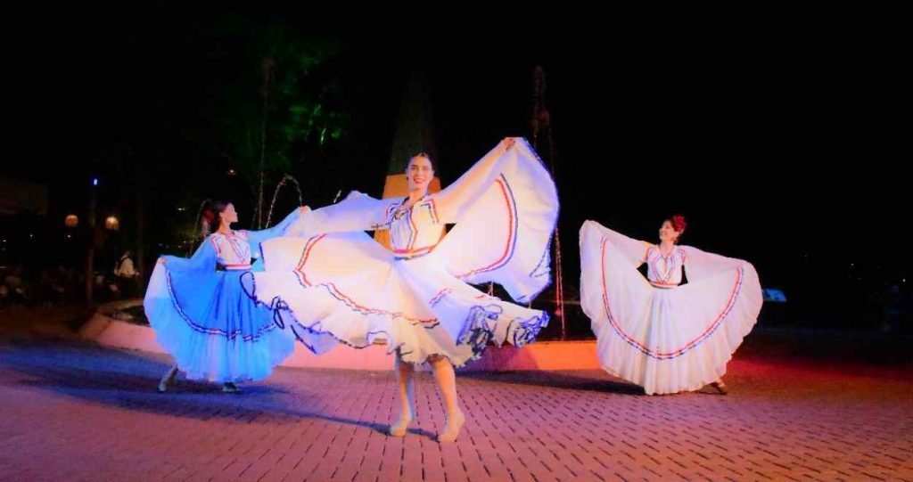 Foz do Iguaçu celebra a cultura do Paraguai em espetáculo artístico