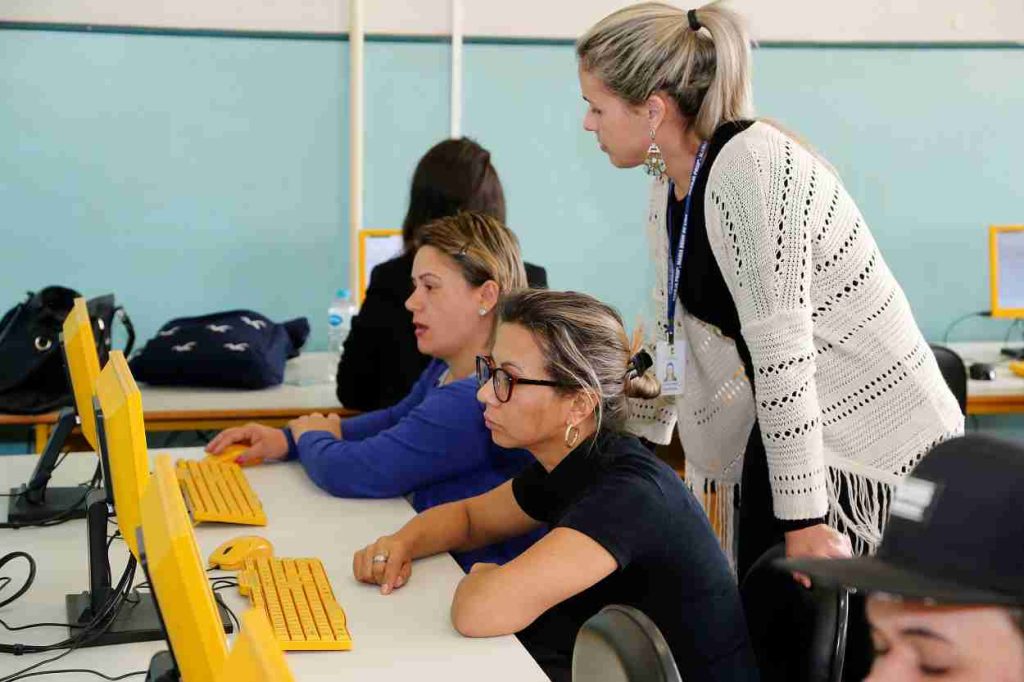 Provão gratuito on-line abre inscrição para conclusão do ensino médio