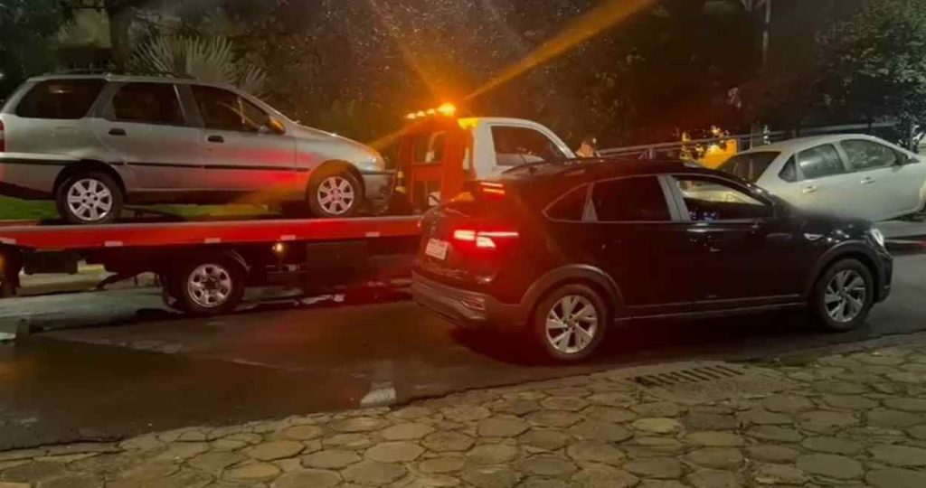 Operação recolhe 5 veículos e R$ 200 mil em importados em hotel na Ponte da Amizade