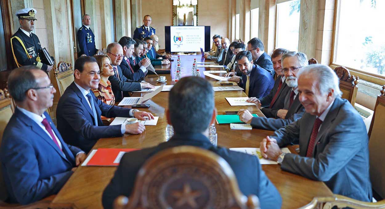 Ministro da Defesa do Brasil faz visita oficial ao Paraguai
