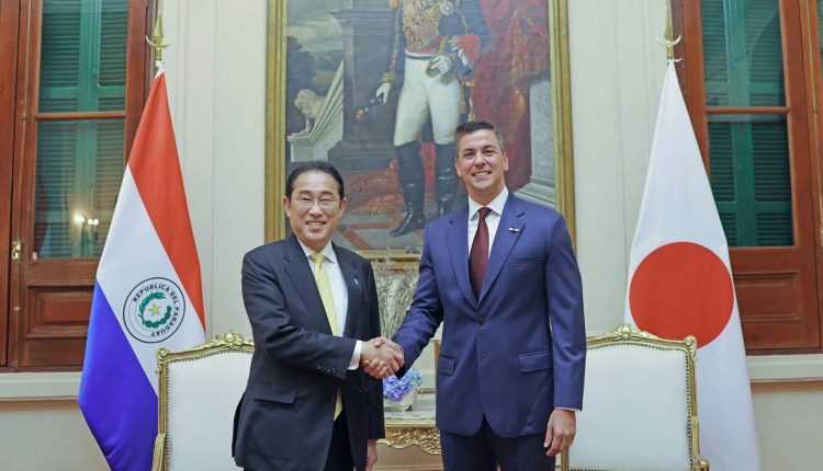 Fumio Kishida e Santiago Peña no Palácio de López, em Assunção. Foto: Gentileza/Presidência do Paraguai