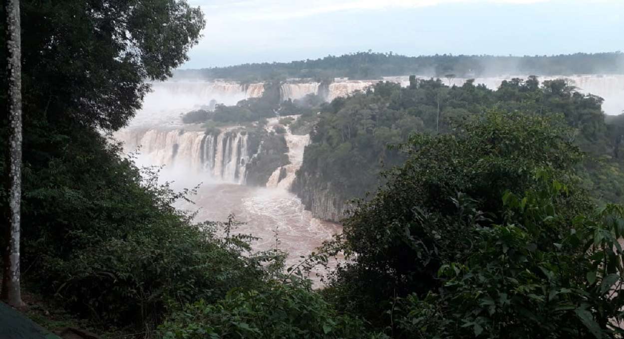 Chuvas no Paraná elevam vazão das Cataratas do Iguaçu