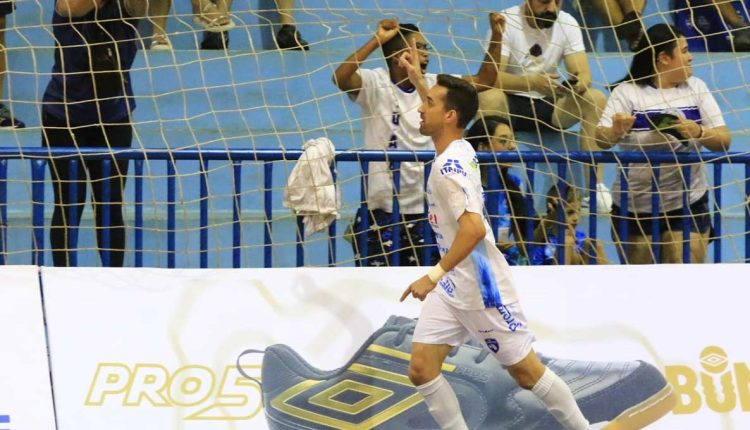 Ala Mura foi um dos destaques do Foz Cataratas na partida. Foto: Abel da Banca/Foz Cataratas Futsal