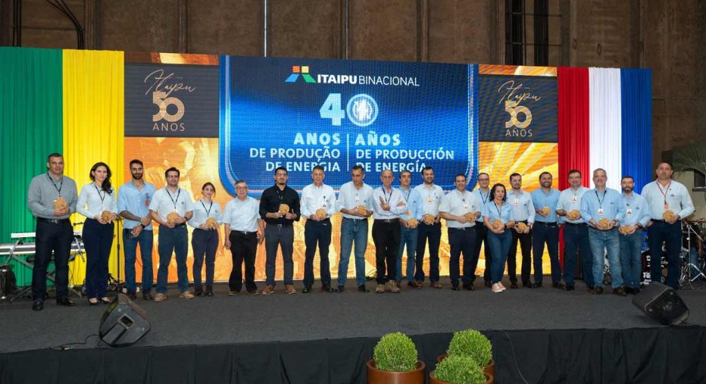 Itaipu homenageia empregados pelos 40 anos de produção