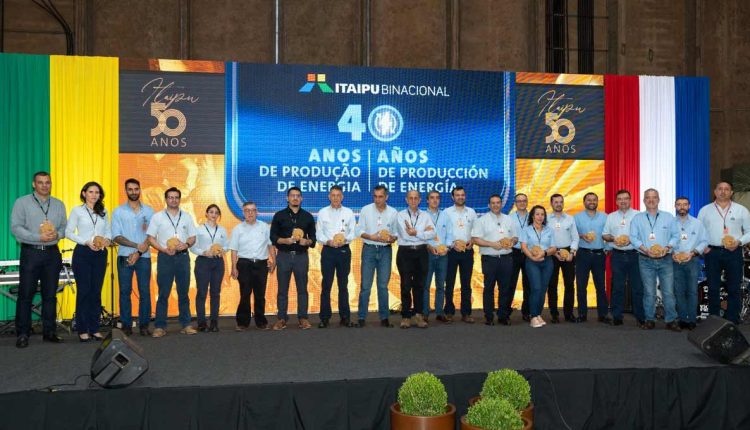 Cerimônia ocorreu na própria área industrial da usina. Foto: Sara Cheida/Itaipu Binacional