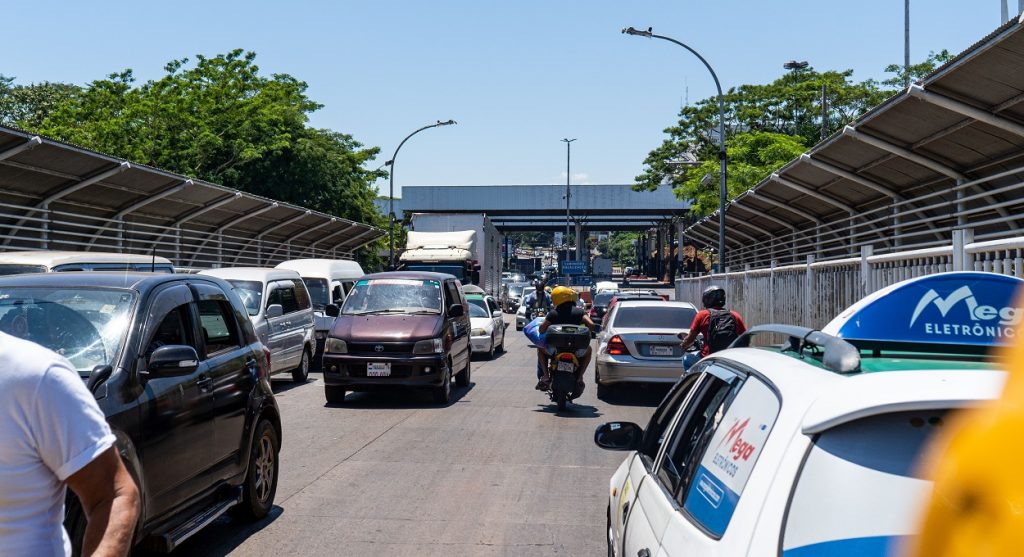 Cheias no RS: Receita monta posto de doações na Ponte da Amizade