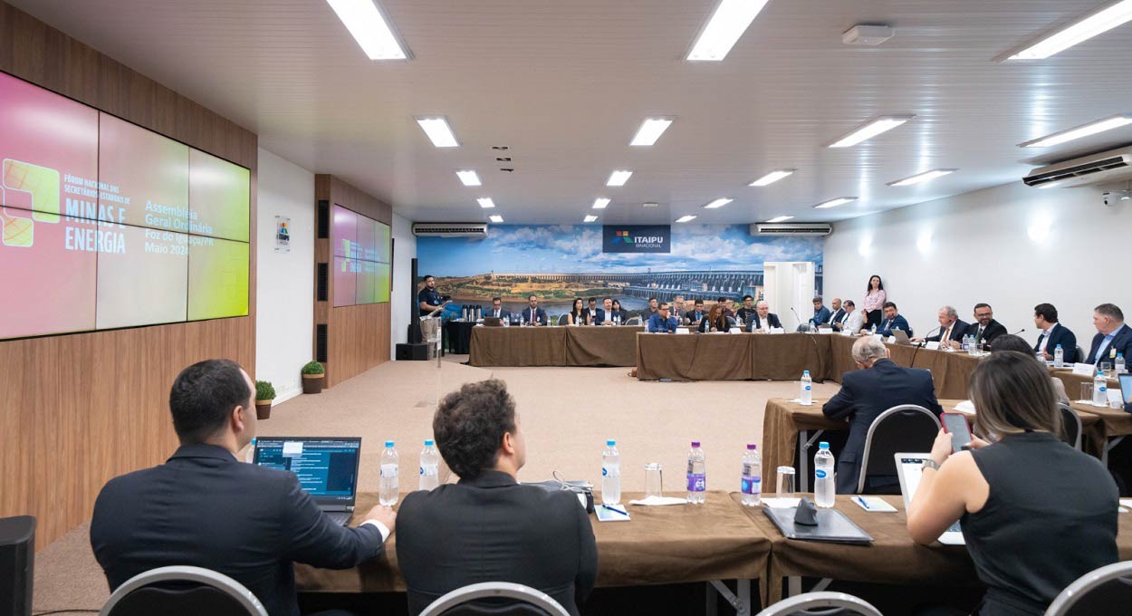 Fórum em Foz do Iguaçu debate setor energético e mineral do Brasil