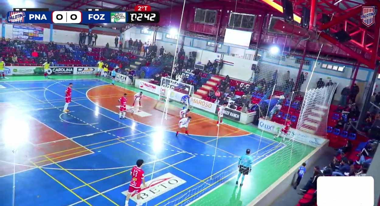 Minutos finais foram quentes, com boas chances criadas pelas duas equipes. Imagem: Reprodução/Palotina Futsal