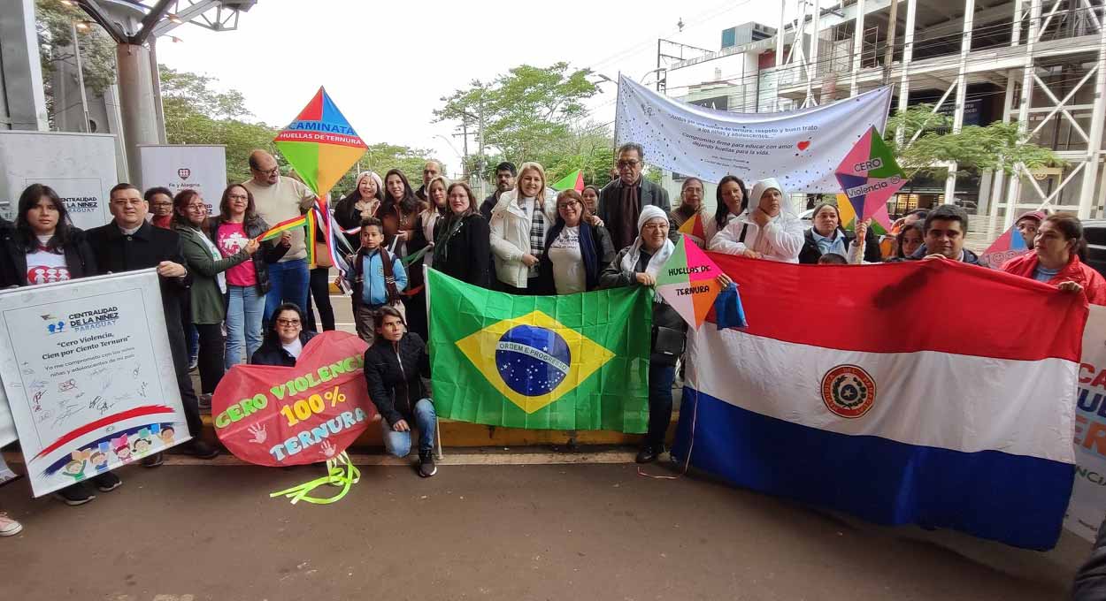 Caminhada pede o fim da violência contra crianças na fronteira