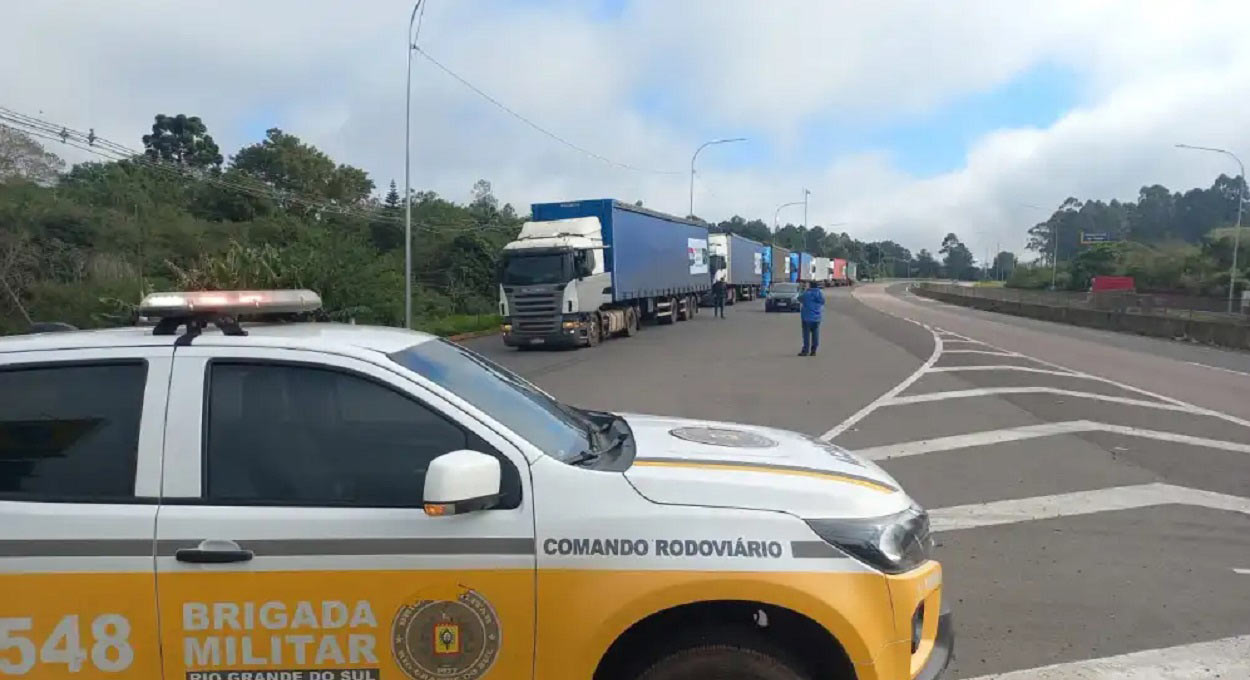 Comboio foi escoltado pela PRF e pela polícia gaúcha. Foto: Gentileza/Brigada Militar do Rio Grande do Sul