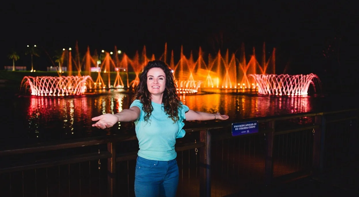 Apresentadora Michelli Correa no Show das Águas. Foto: Wonder Park Foz