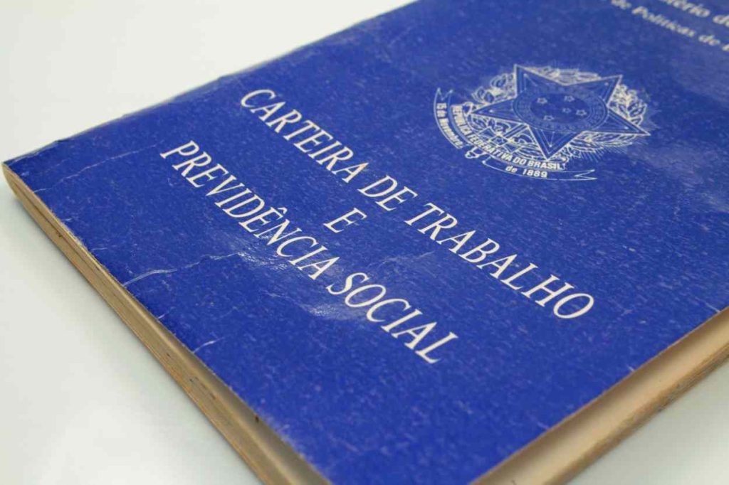 Caixa, camareira e vigia: confira a lista de empregos em Foz do Iguaçu