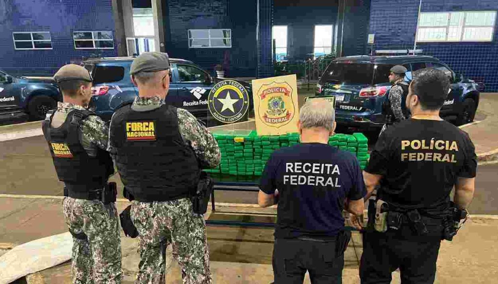Forças de segurança tiram droga de circulação na Ponte da Amizade e no Rio Paraná