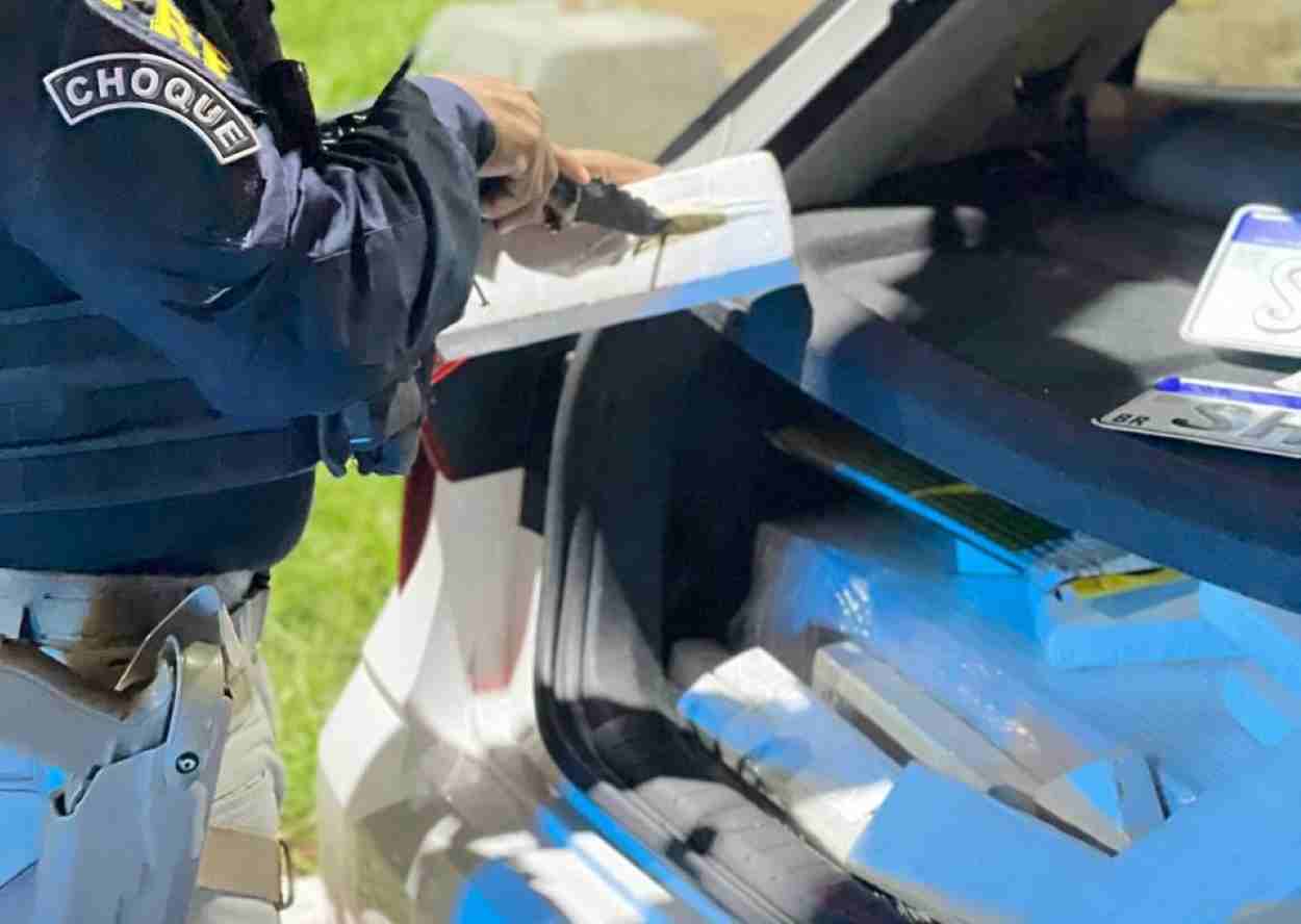 Motorista é preso com droga e bloqueador de celular após fuga na BR-277