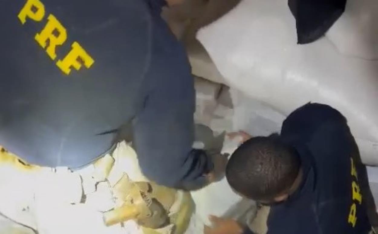 Caminhoneiro que saiu de Foz do Iguaçu é preso com 1,8 tonelada de maconha em carga de arroz