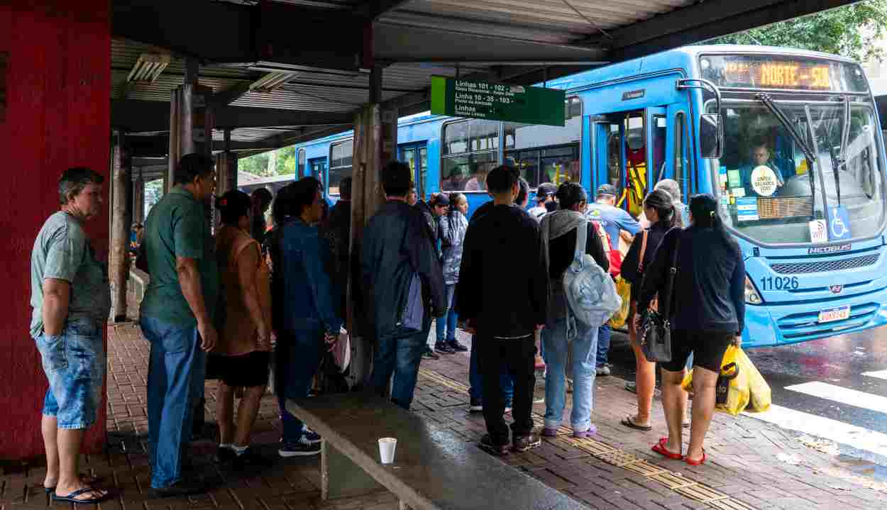 Motoristas rejeitam proposta, e segue impasse no transporte coletivo