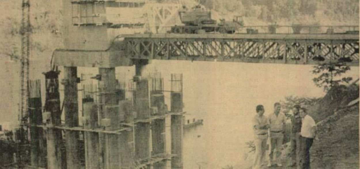Ponte Tancredo Neves em 1984, um ano antes de ficar pronta