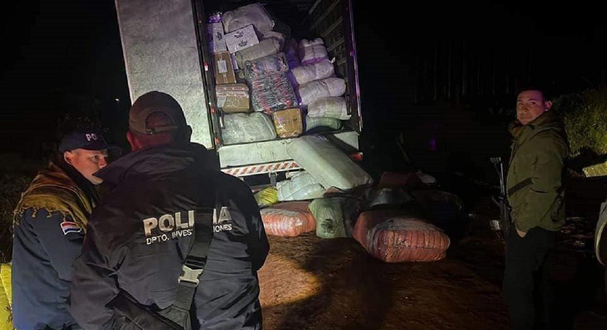 Assaltantes atacam caminhão e roubam carga de celulares no Paraguai