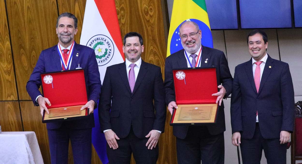 Itaipu Binacional é homenageada no Congresso do Paraguai