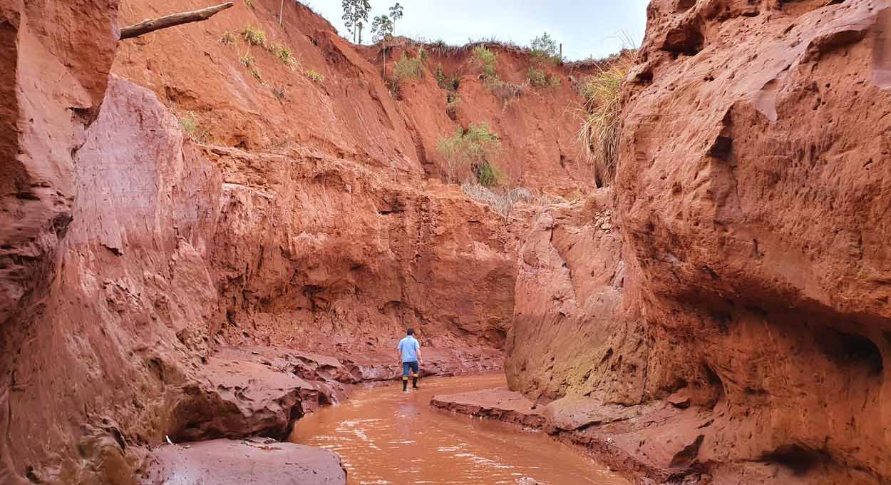 Itaipu investe para conter erosão gigante em cidade do Paraná