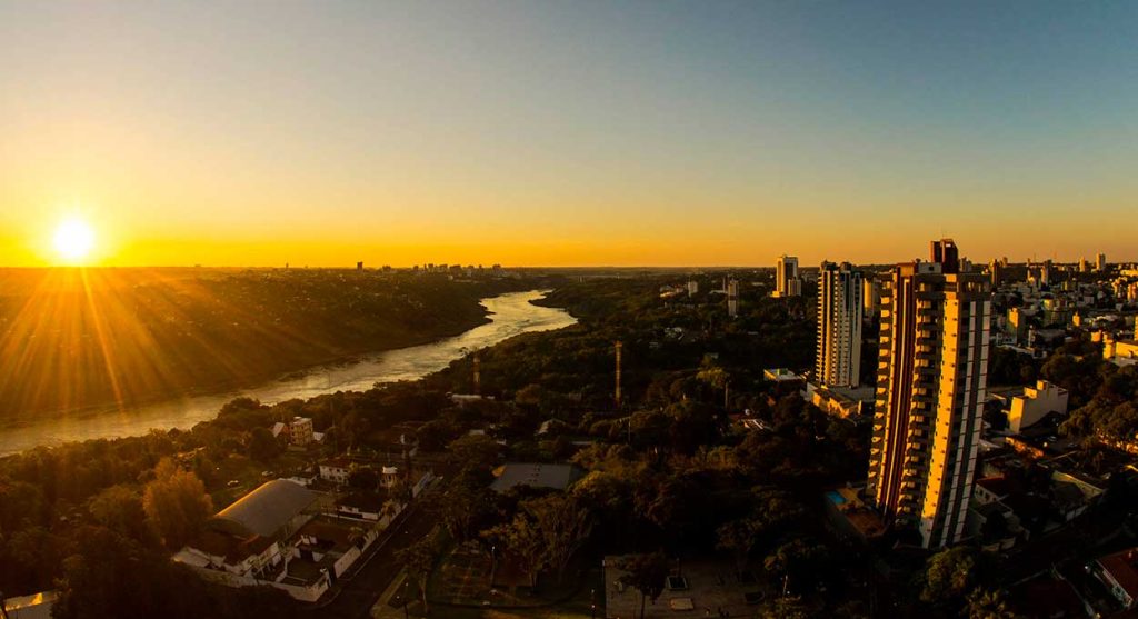 Quem somos? Quantos somos? Oito infográficos para entendermos a população de Foz do Iguaçu