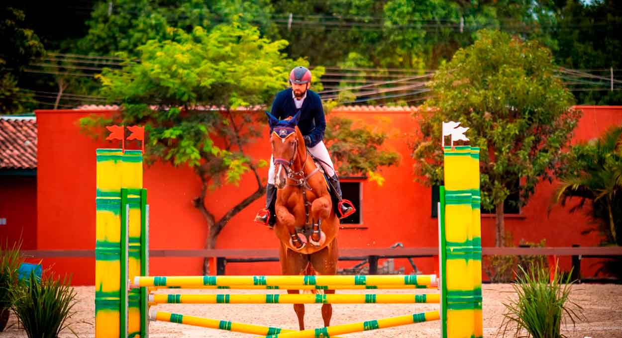 Foz do Iguaçu se destaca em competição estadual de hipismo
