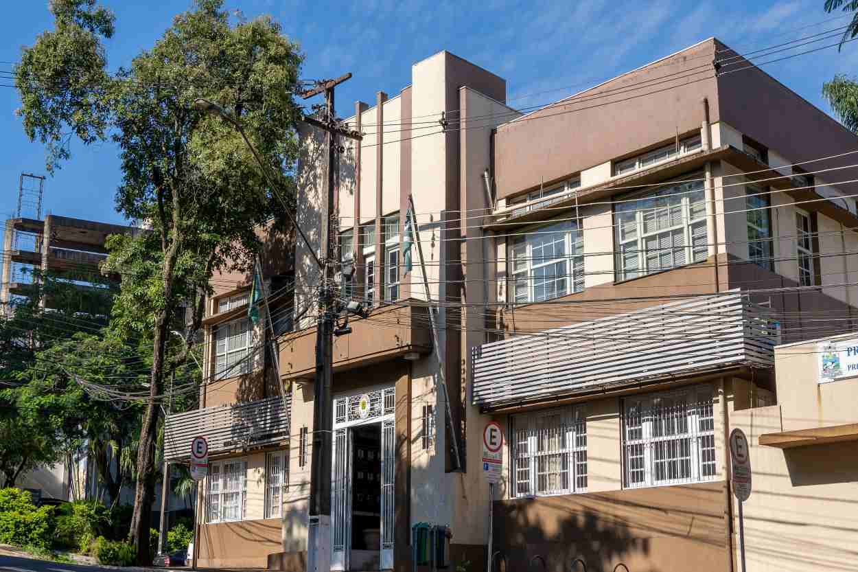 Tribunal de Contas aplica multa e susta compra de biodigestores por aditivo em Foz do Iguaçu