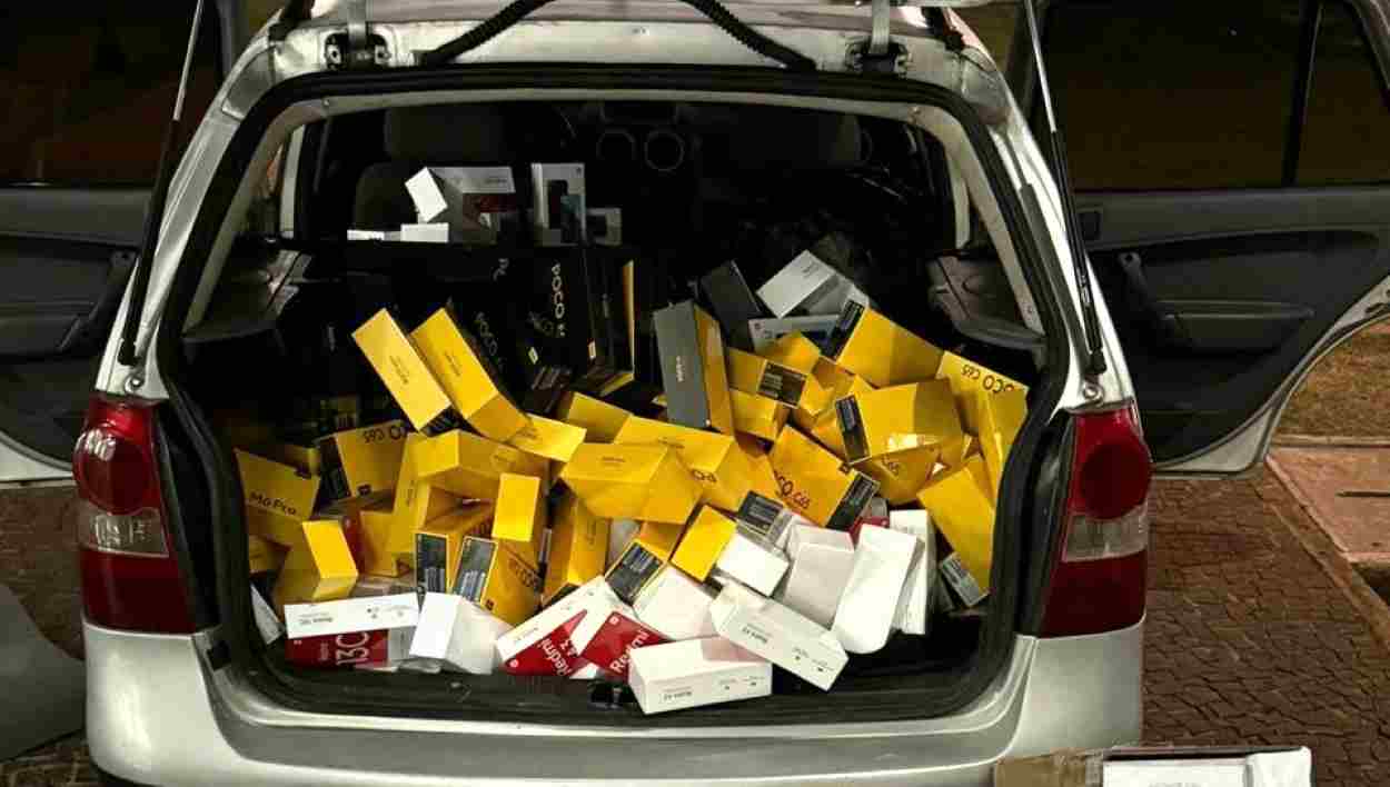 PF fecha depósito com mais de 500 celulares do Paraguai em Foz do Iguaçu