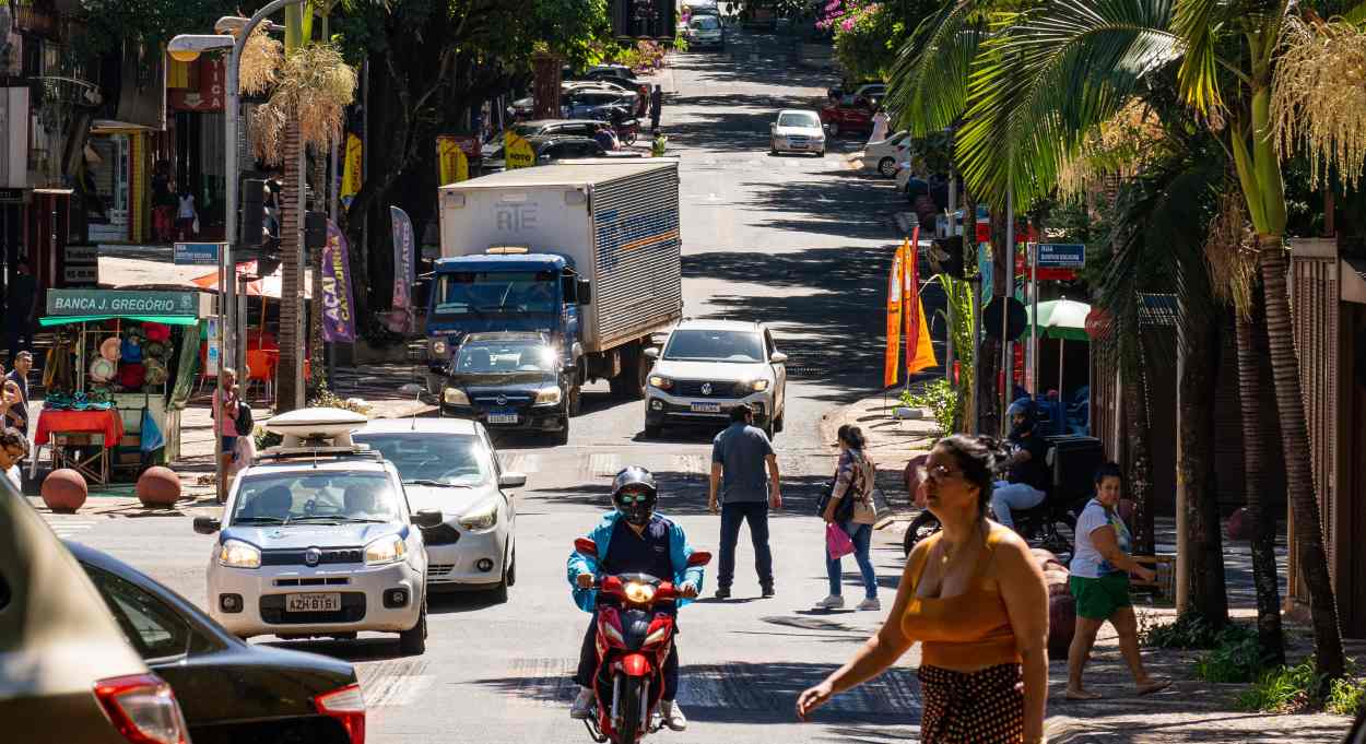 Emprego em Foz do Iguaçu: semana começa com 400 vagas
