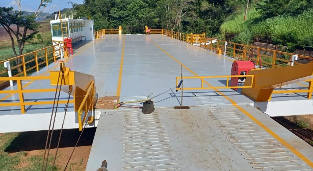 Paraguai libera balsa que fará travessia do Rio Paraná na fronteira