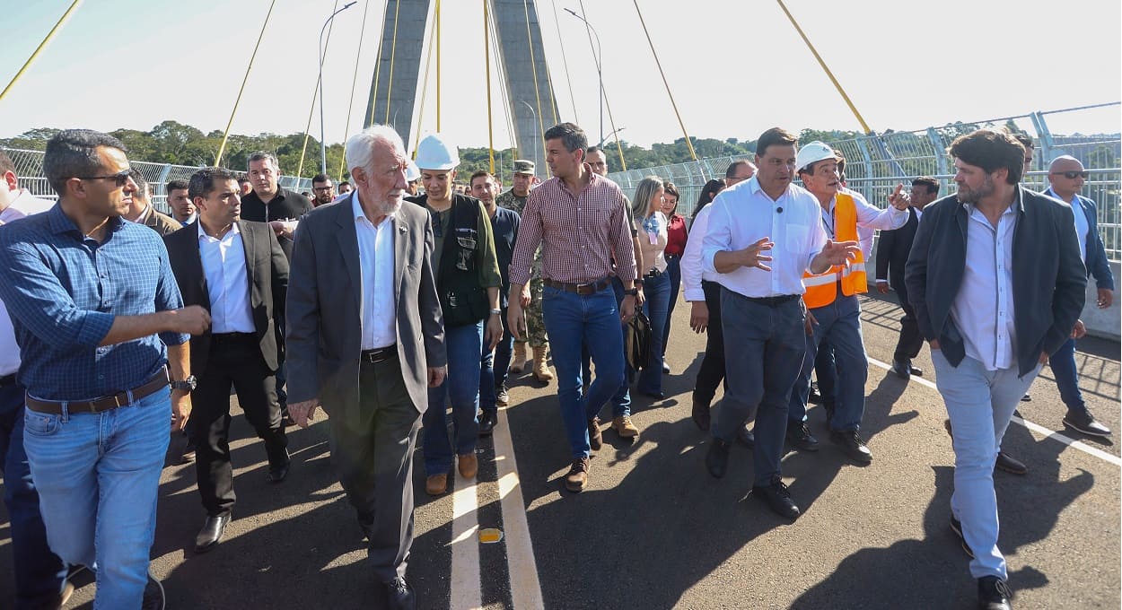 Presidente do Paraguai visita obras de acesso à Ponte da Integração