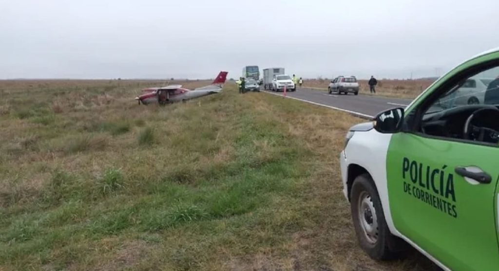 Aeronave faz pouso de emergência em estrada da Argentina