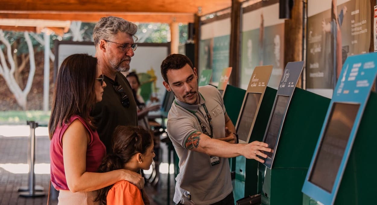 Férias de julho geram vagas de emprego no turismo de Foz do Iguaçu