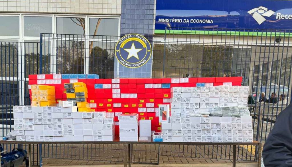 Operação intercepta 700 celulares na BR-277 estimados em meio milhão