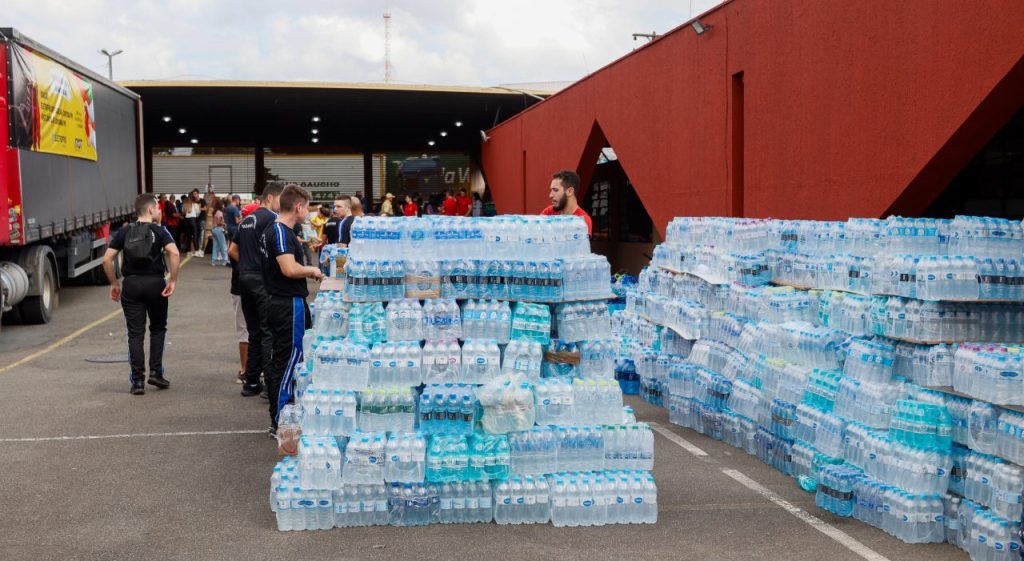 Seis a cada dez paranaenses doaram para ajudar o Rio Grande do Sul