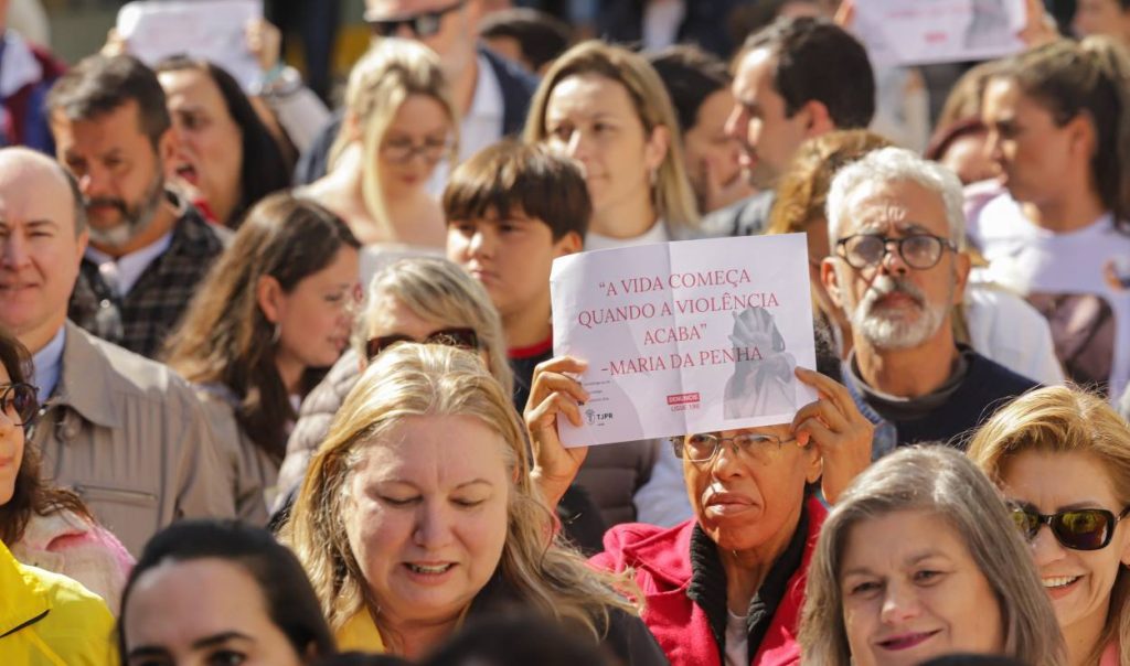 Foz do Iguaçu integra caminhada estadual contra o feminicídio