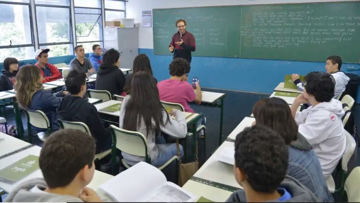 Concurso público abre 140 vagas e salários de R$ 2,4 mil a R$ 6,1 mil