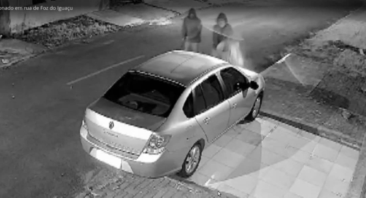 Polícia Civil busca homens que atearam fogo em veículo em Foz do Iguaçu