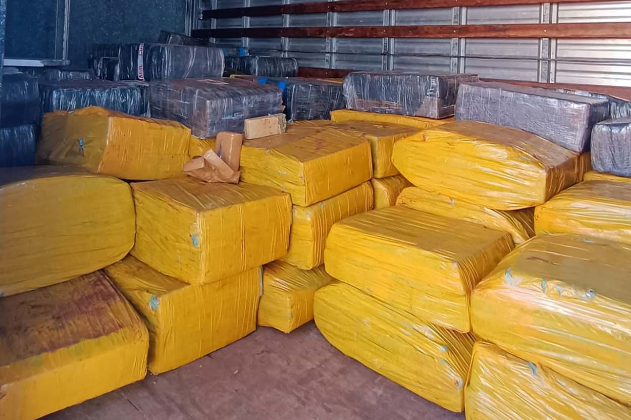 Polícia encontra 3 toneladas de maconha em caminhão de Foz do Iguaçu na BR-277