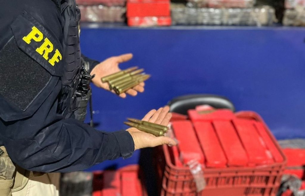 Polícia apreende na fronteira munição calibre .50 e carga de maconha