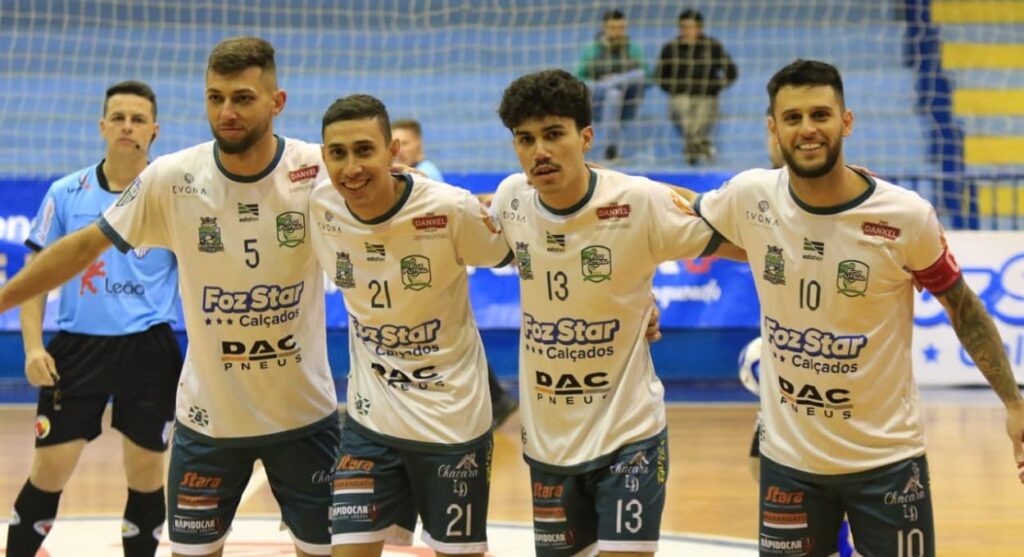 Foz Futsal vence mais uma e assume a liderança na Série Bronze