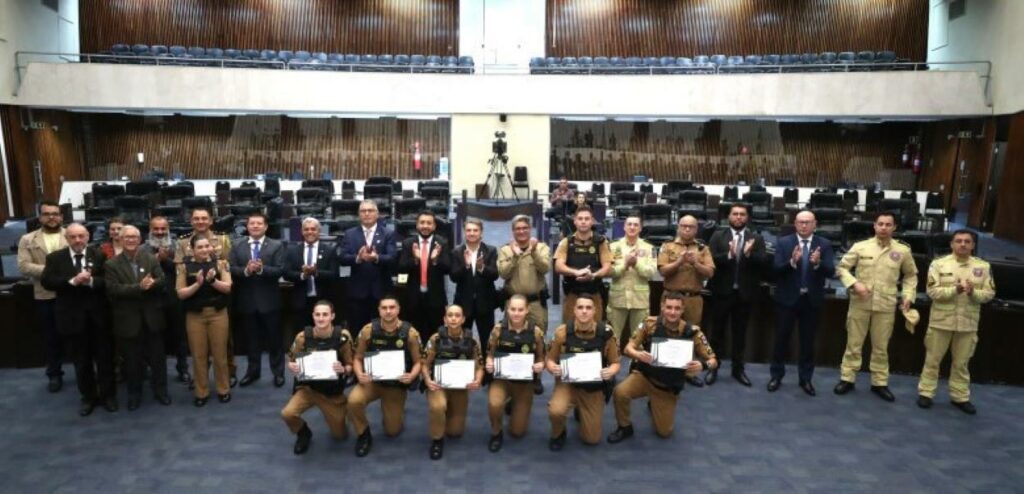 ALEP celebra 170 anos da Polícia Militar do Paraná em sessão solene