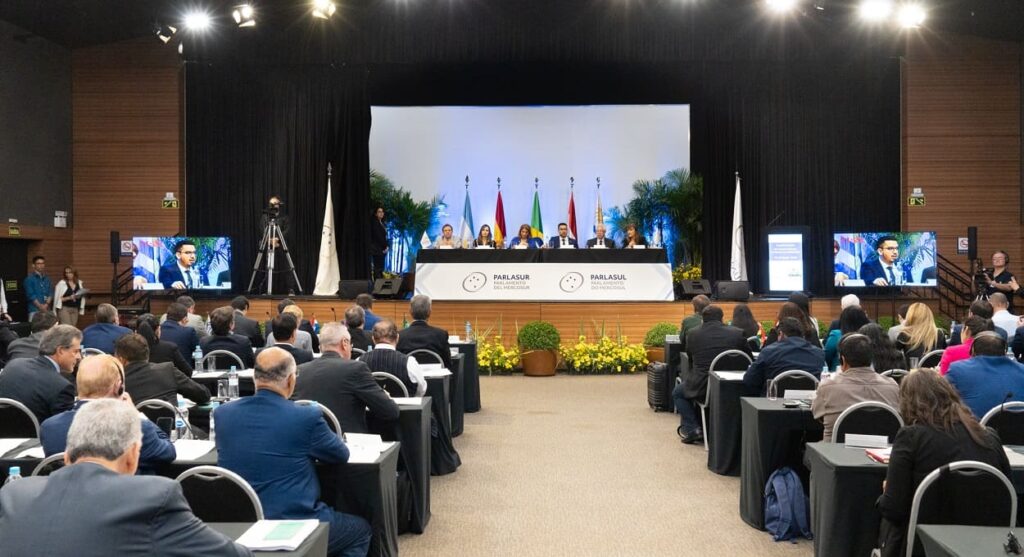 Parlasul aprova criação de comissão especial para a fronteira