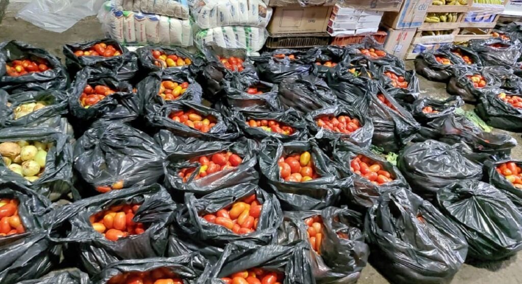Produtores combatem contrabando de tomate na fronteira
