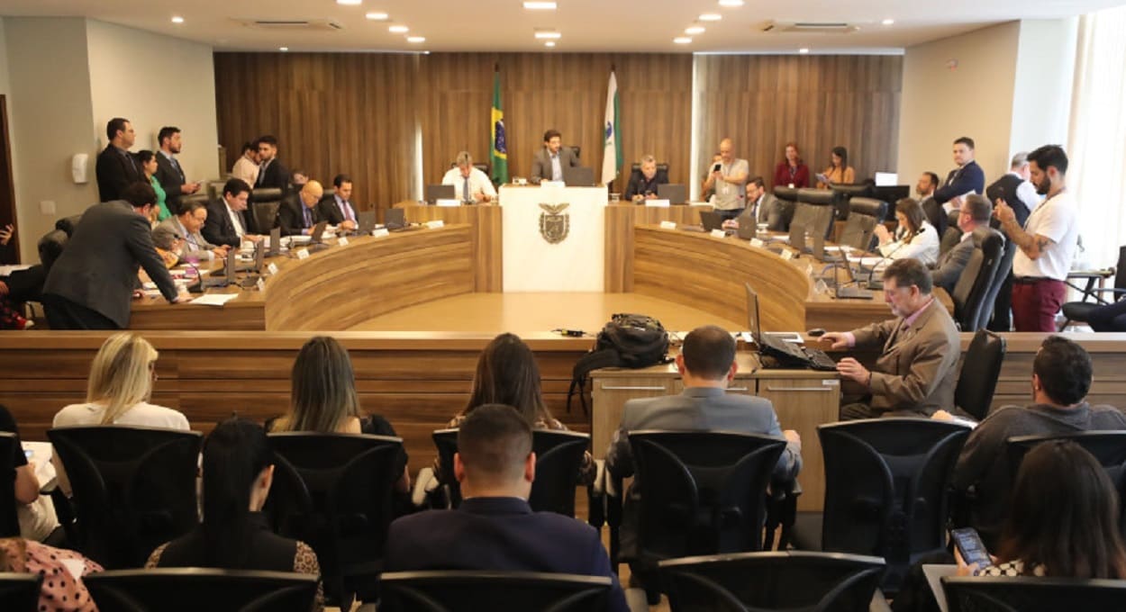 Deputados estaduais debatem uso da inteligência artificial no Paraná