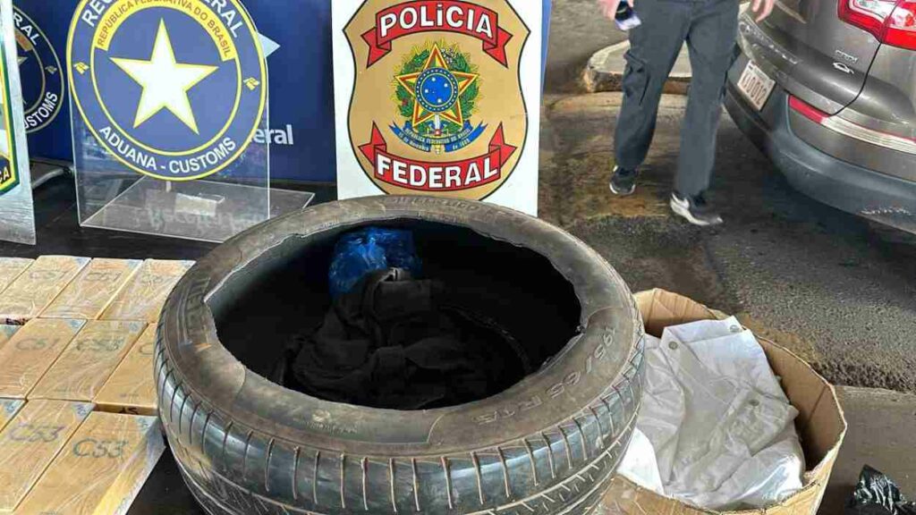 Ação na Ponte da Amizade retém carga de celular oculta em estepe
