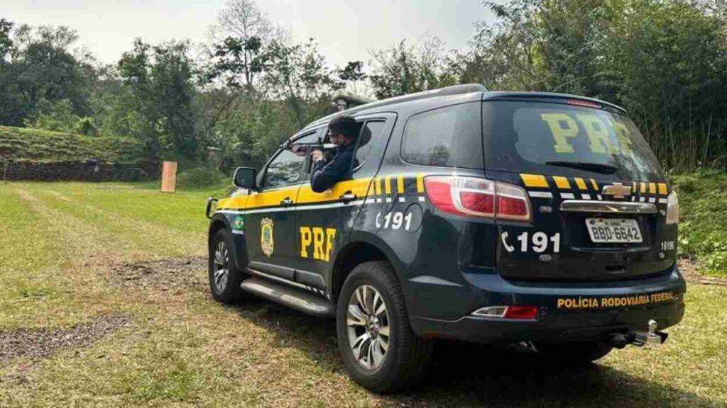 PRF realiza operação com foco em fronteira em Foz do Iguaçu