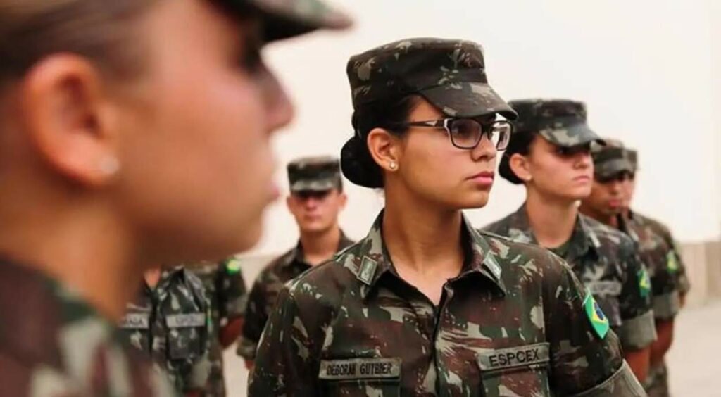 Governo abre às mulheres fazer o serviço militar voluntário