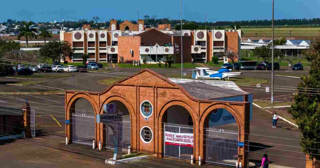 Unioeste abre 35 vagas para mestrado e doutorado gratuitos em Foz do Iguaçu
